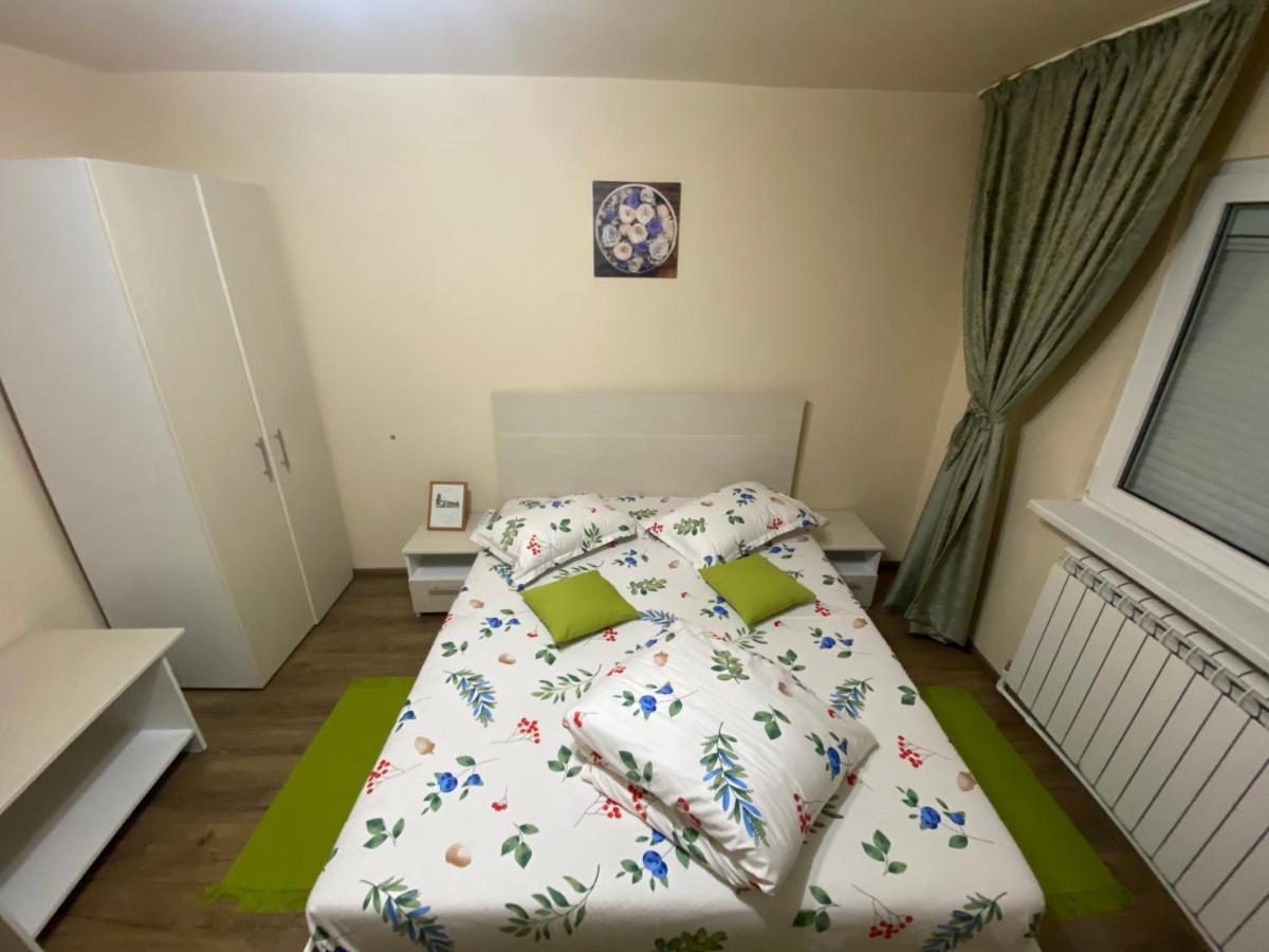 Garsoniera Lux Mioritei Lägenhet Bacău Exteriör bild